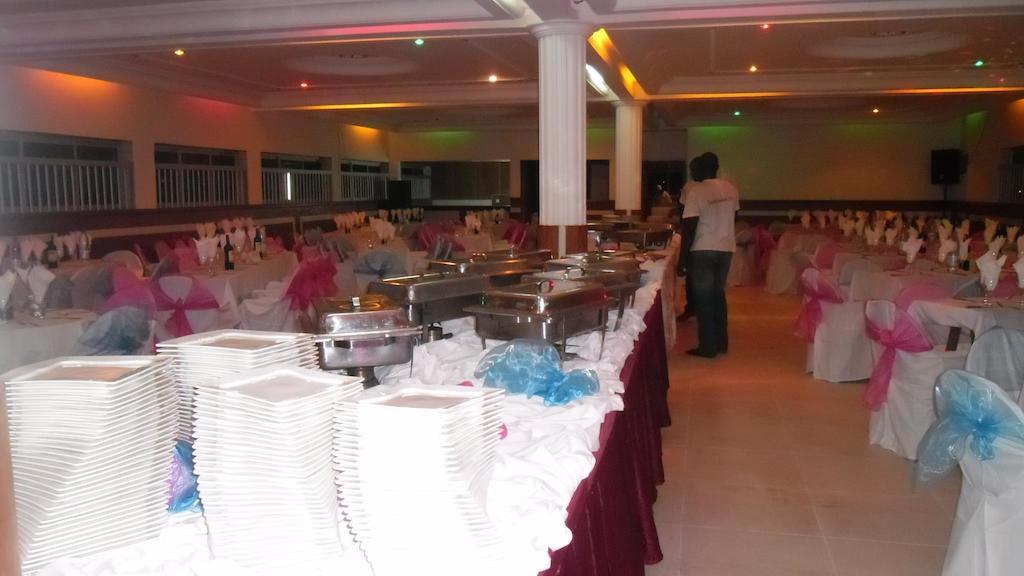 Afrique Hotel Douala Airport Exterior photo