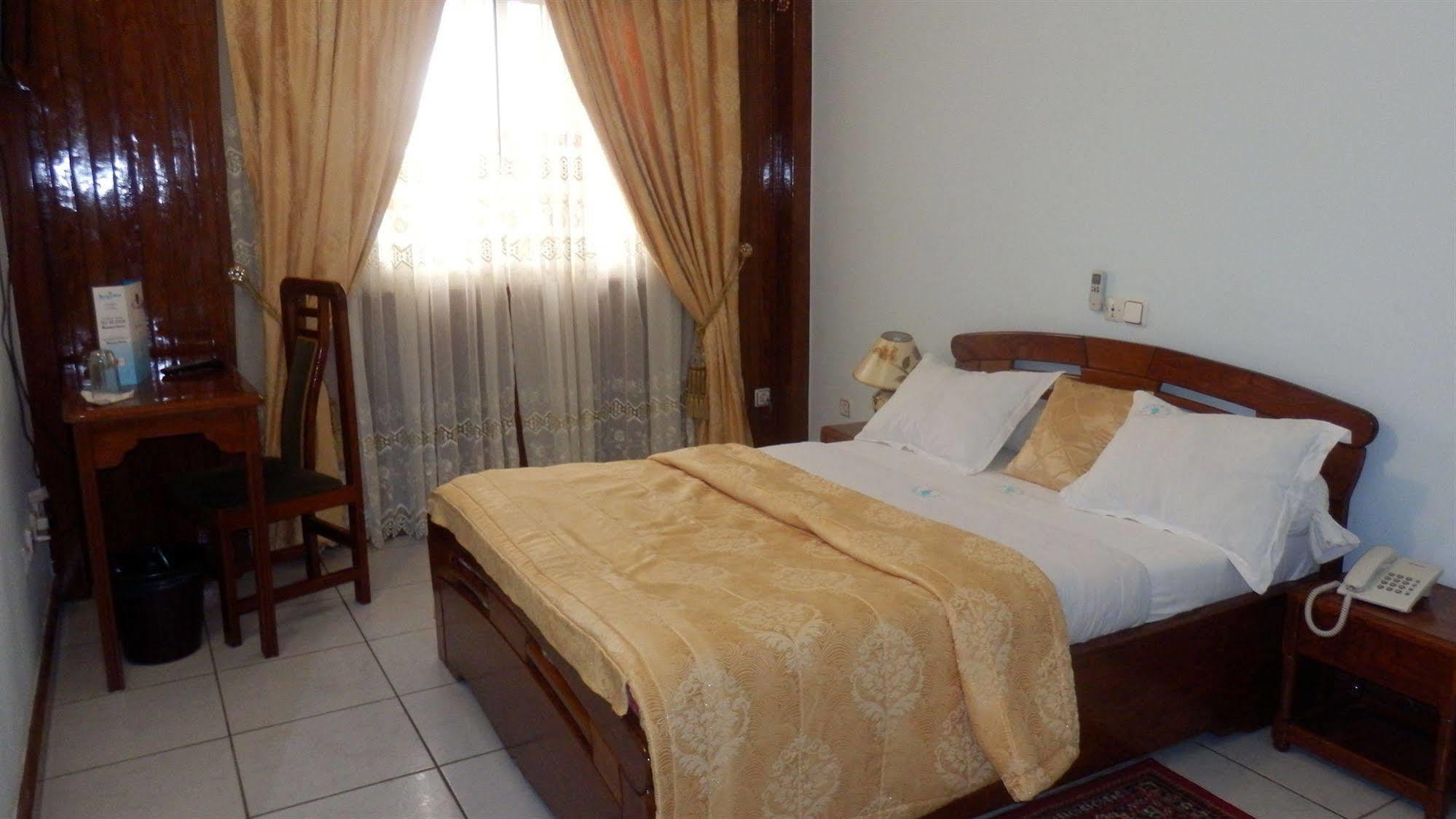 Afrique Hotel Douala Airport Exterior photo