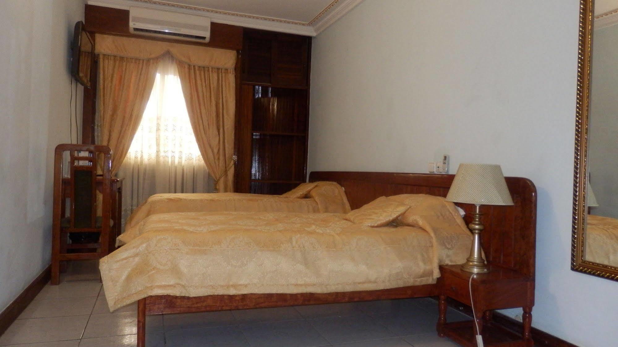 Afrique Hotel Douala Airport Exterior photo