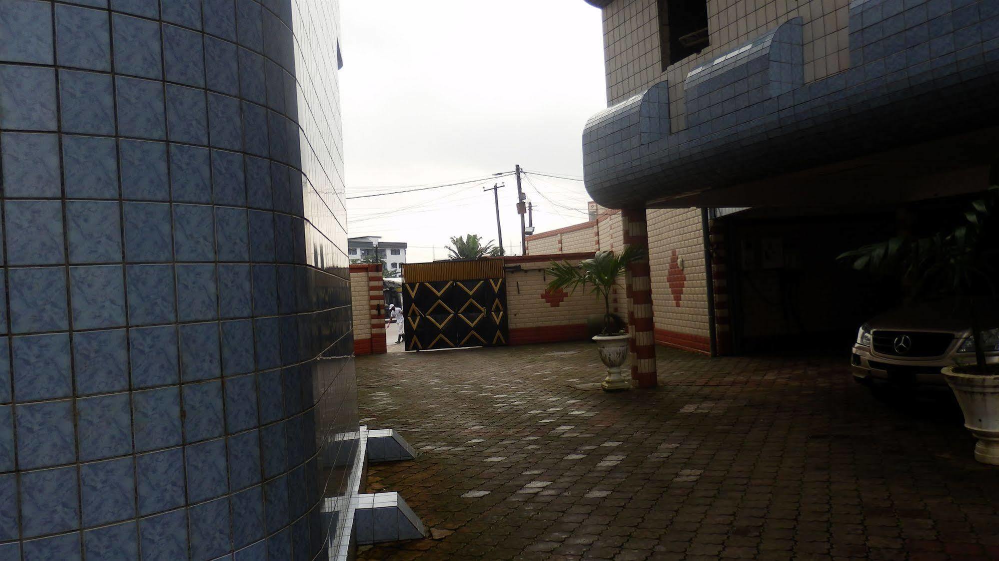 Afrique Hotel Douala Airport Exterior photo
